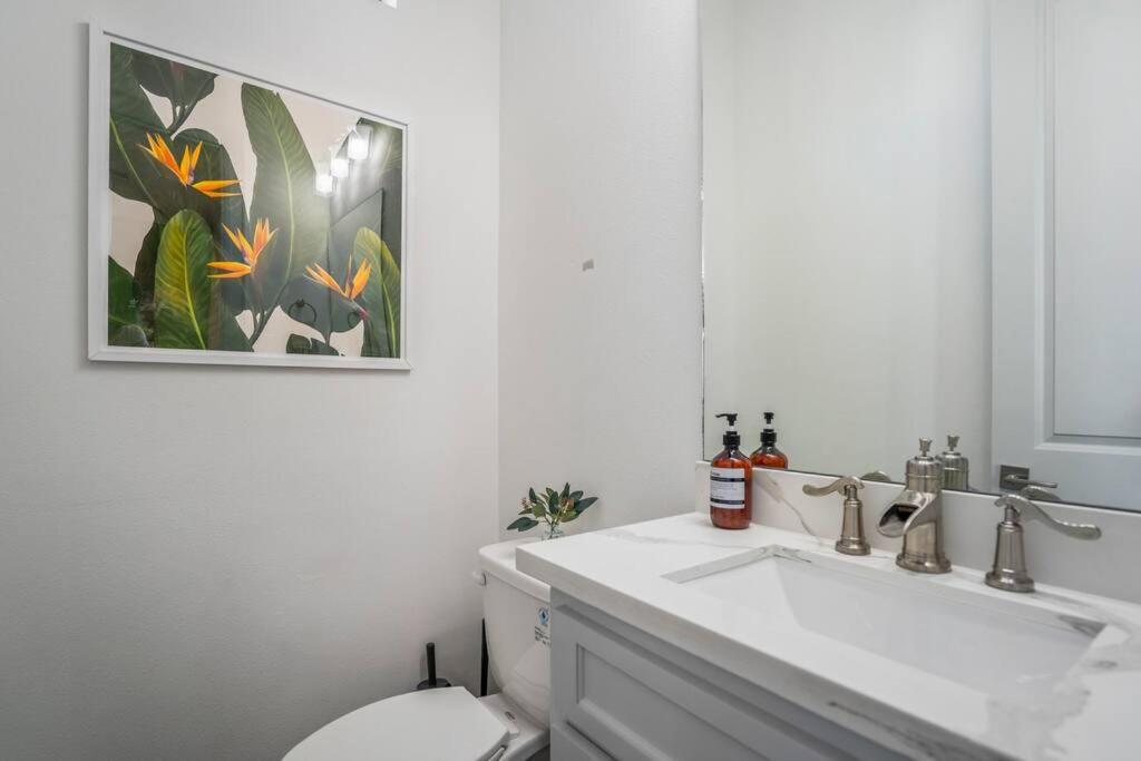 Urban Jungle Retreat In The Htx Skyline Tatil Evi Houston