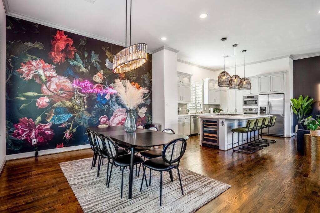 Urban Jungle Retreat In The Htx Skyline Tatil Evi *