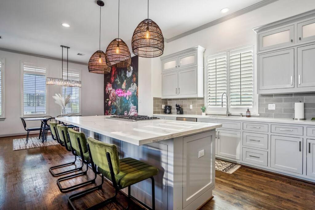 Сasa de vacaciones Urban Jungle Retreat In The Htx Skyline *